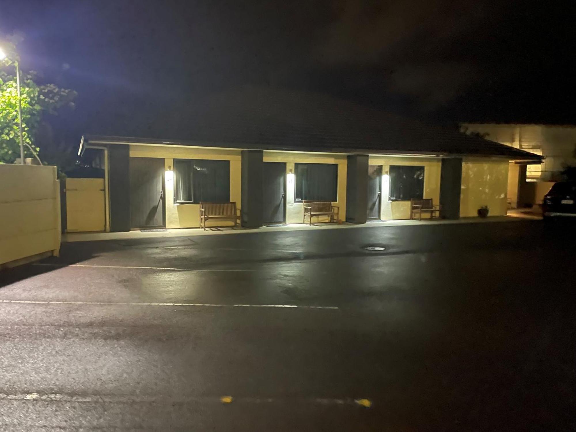 Kauri Court Motel Palmerston North Bagian luar foto