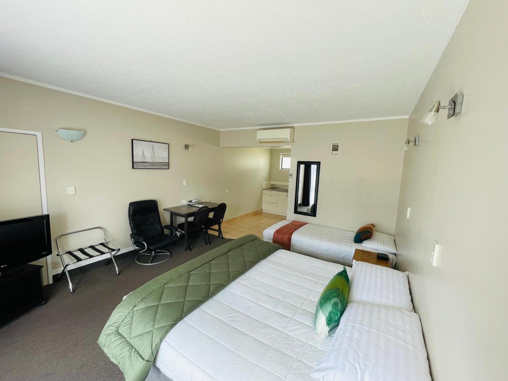 Kauri Court Motel Palmerston North Bagian luar foto