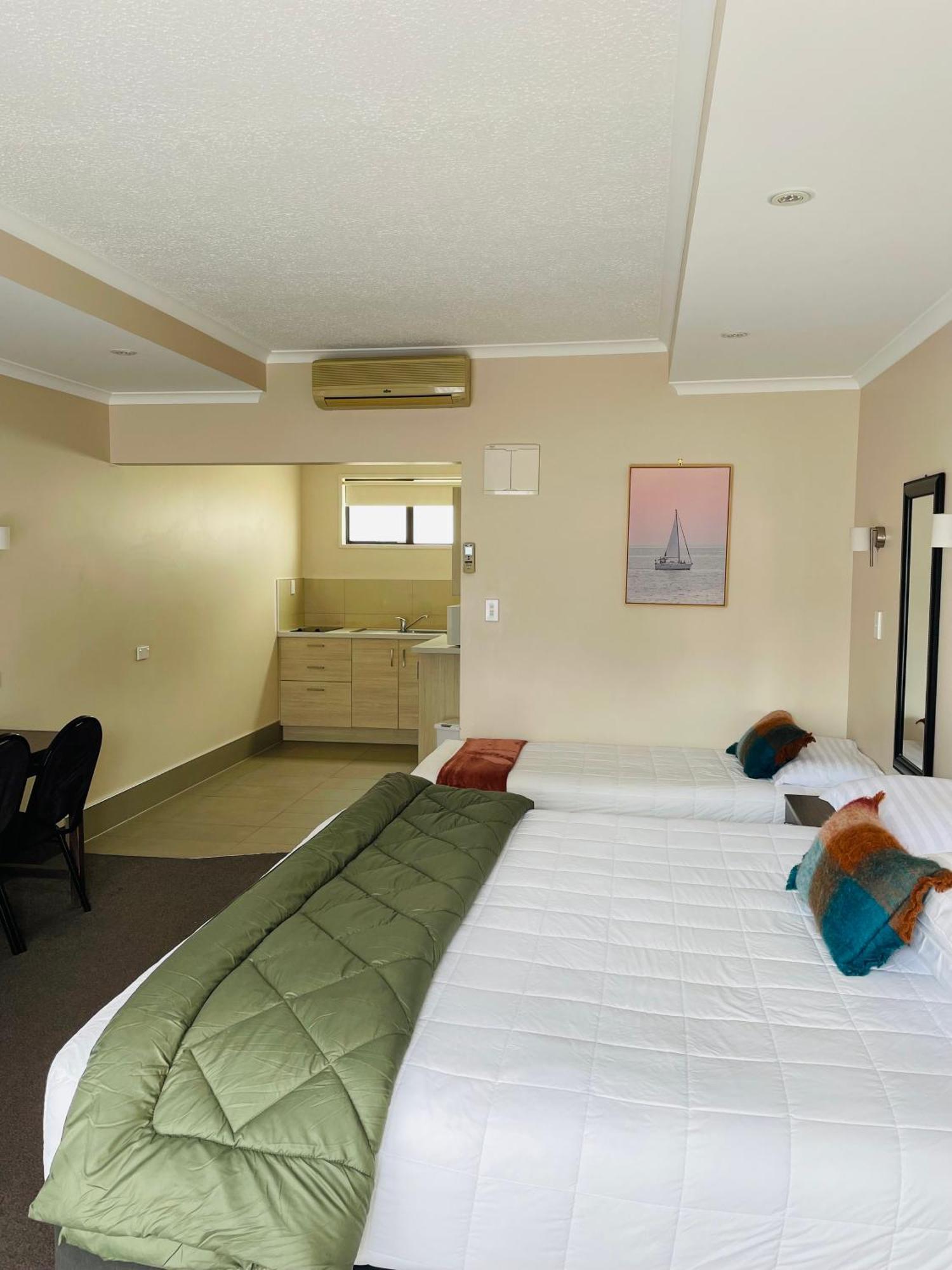 Kauri Court Motel Palmerston North Bagian luar foto
