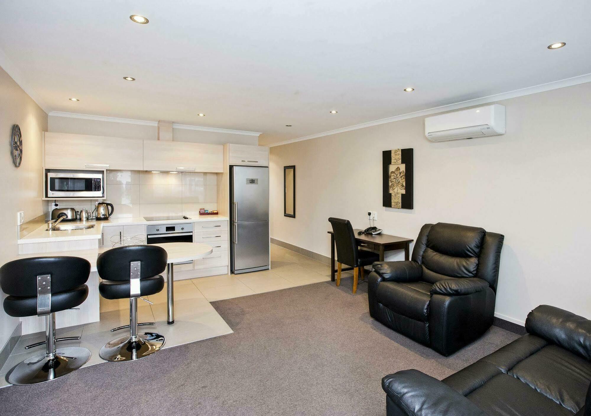 Kauri Court Motel Palmerston North Bagian luar foto