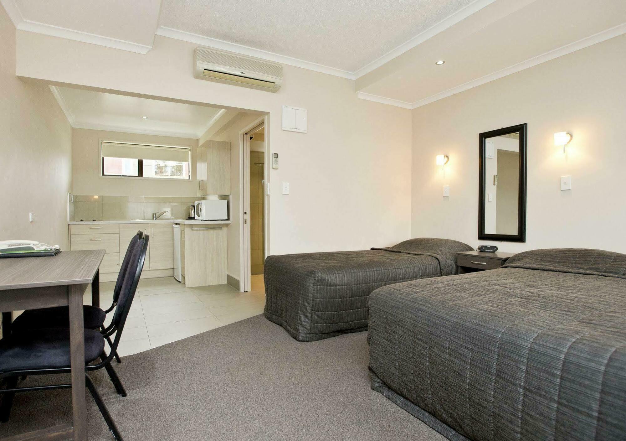 Kauri Court Motel Palmerston North Bagian luar foto