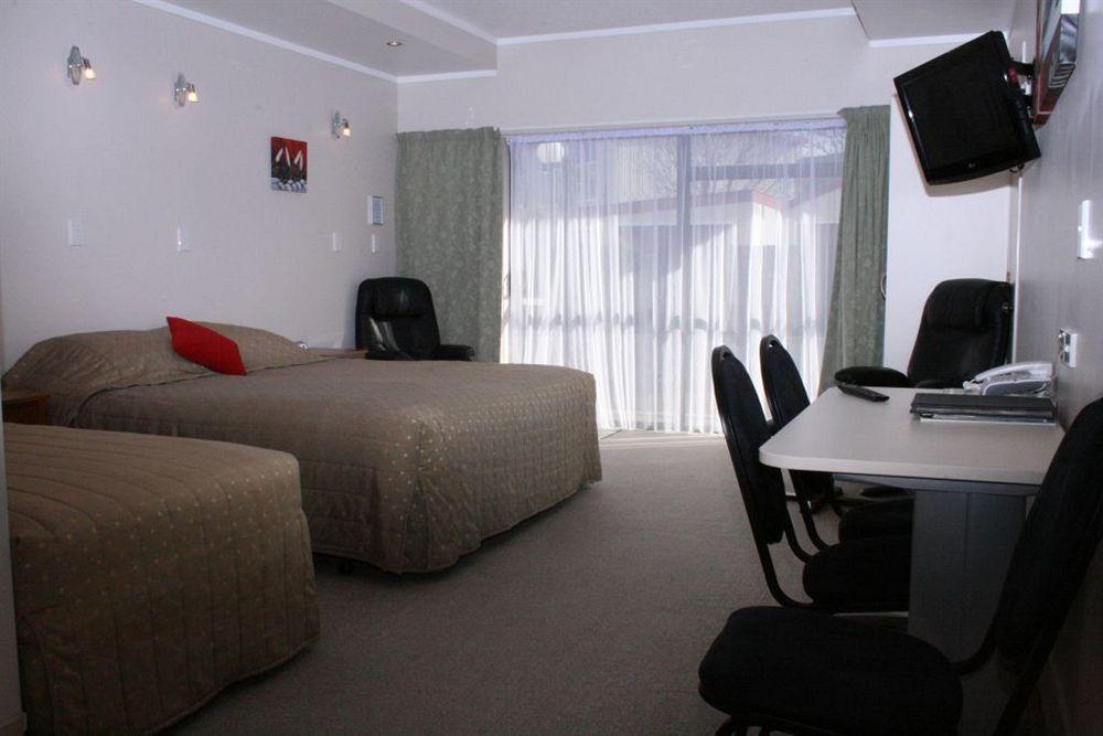 Kauri Court Motel Palmerston North Bagian luar foto